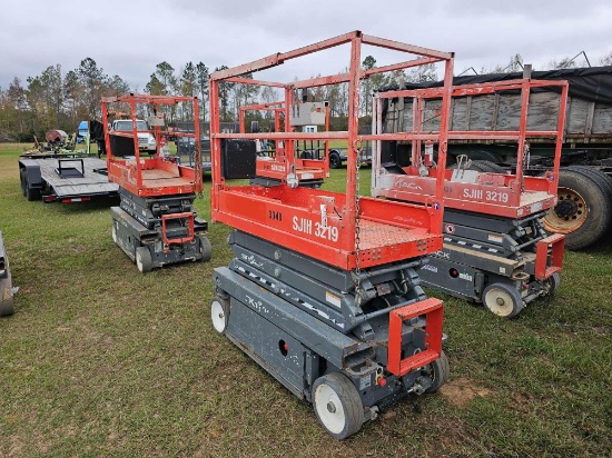 659 - ABSOLUTE 2018 SJ1113219 SKYJACK SCISSOR LIFT
