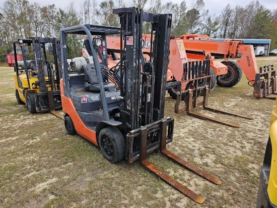 699 - ABSOLUTE TOYOTA 8FGCU25 LP GAS FORKLIFT