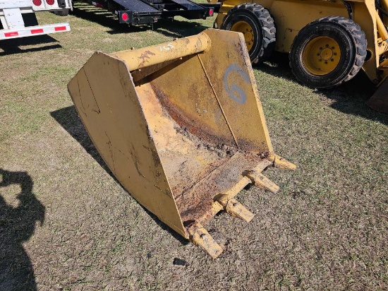 765 - 34" TRACKHOE BUCKET