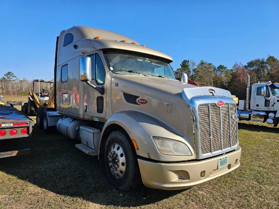 840 - 2011 PETERBILT SLEEPER CAB TRUCK