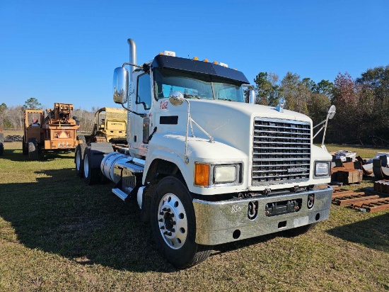 850 - 2015 MACK CHU613 DAY CAB TRUCK