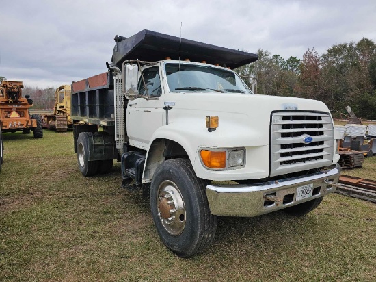 852 - 1995 FORD SERIES CAB TRUCK