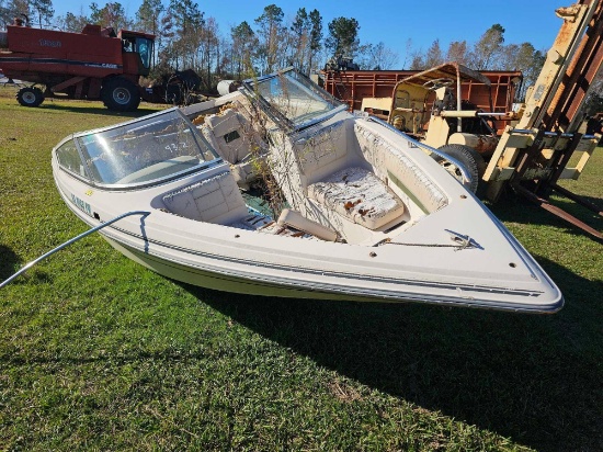 932 - ABSOLUTE - 18' CELEBRITY FIBERGLASS BOAT