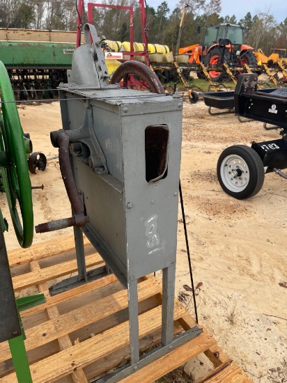 1501 - HAND CRANK # 4472 CORN SHELLER