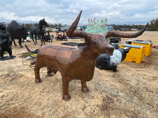 1750 - ABSOLUTE - LONG HORN BULL CARCOAL GRILL