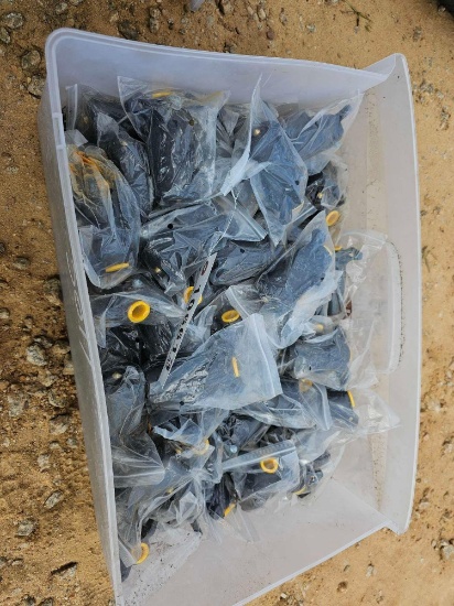 3011 - ABSOLUTE - BOX OF FEMALE ELECTRICAL PLUGS