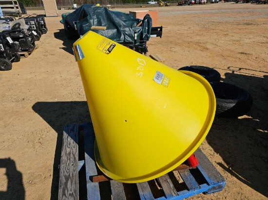 3013 - P400 POLY FERTILIZER SPREADER