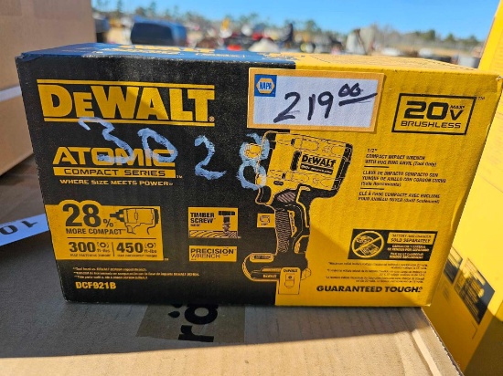 3028 - ABSOLUTE - DEWALT 20 VOLT DRILL