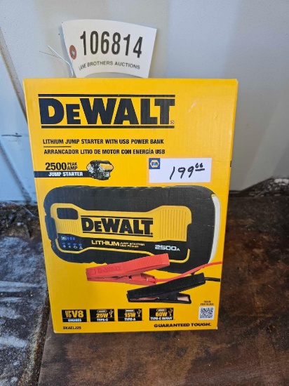138 - ABSOLUTE - DEWALT 2500 AMP JUMP BOX