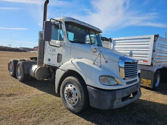 541 - ABSOLUTE - 2008 FREIGHTLINER DAY CAB