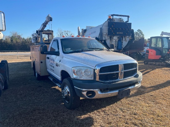 562 - 2010 DODGE RAM 3500 2WD TRUCK
