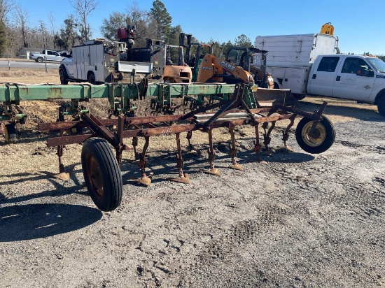 610 - 4 ROW CULTIVATOR