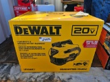 127 - ABSOLUTE - DEWALT 20V WET/DRY VACUUM KIT