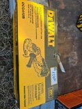 134 - ABSOLUTE - DEWALT 20V 4 1/2