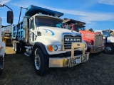 513 - 2004 MACK GRANITE TRUCK