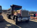 748 - 1990 MACK RW713 TRUCK