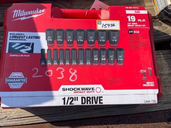 2038 - MILWAUKEE 19 PC 1/2" DRIVE SAE SOCKET SET
