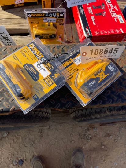 2045 - 2 - DEWALT 20V BATTERY 1-8 & 1-4 AMP