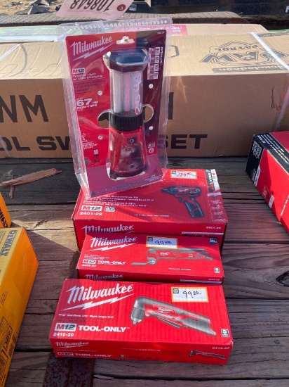 2048 - MILWAUKEE 1/4" HEX SCREW DRIVER KIT & ETC