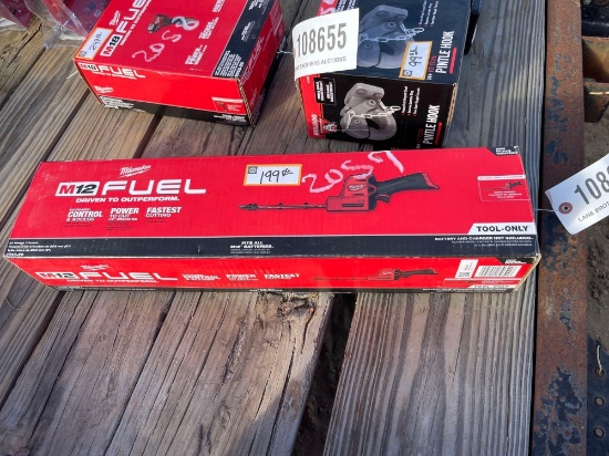 2057 - MILWAUKEE HEDGE TRIMMER TOOL ONLY