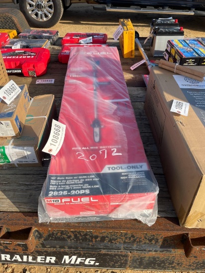 2072 - MILWAUKEE 10" POLE SAW