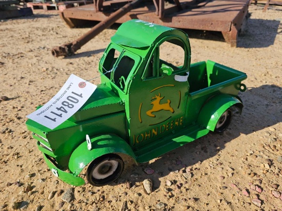 2146 - ABSOLUTE - JOHN DEERE TRUCK