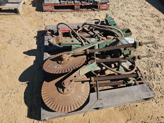 2162 - KMC PEANUT VINE CUTTER