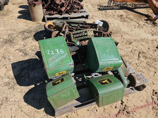 2235 - PALLET OF JOHN DEER PLANTER PARTS