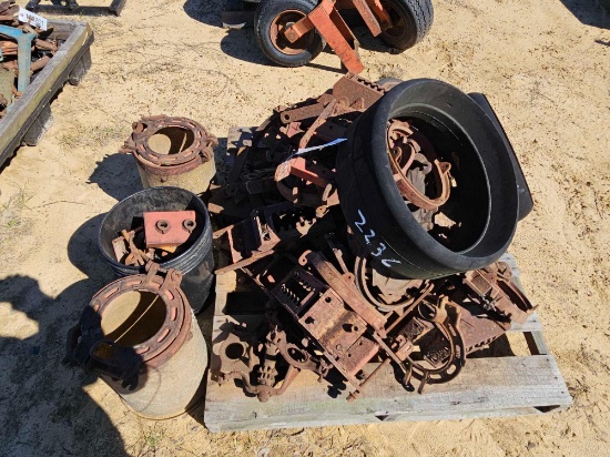 2236 - PALLET OF INTERNATIONAL PLANTER PARTS