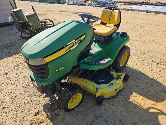 2523 - JOHN DEERE X320 LAWN TRACTOR