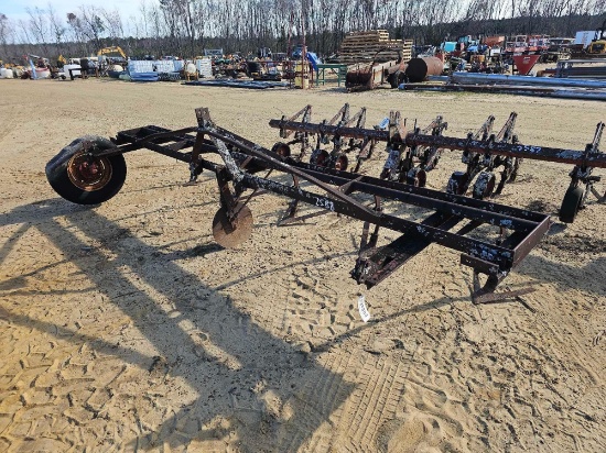 2588 - 4 ROW CULTIVATOR