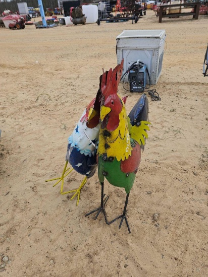 2670 - 2 - METAL ROOSTERS