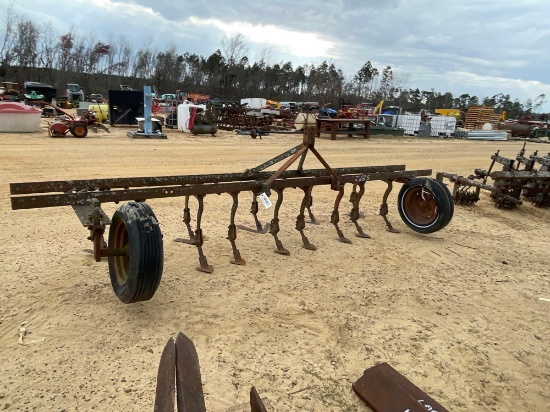 2685 - 4-ROW CULTIVATOR WITH GAUGE WHEELS