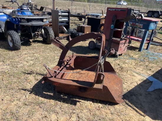 2777 - 3 PT HITCH MASSEY FERGUSON DIRT SCOOP