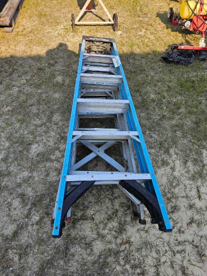 2427 - 3 - 6' STEP LADDERS