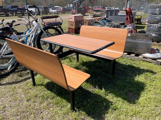 2827 - PICNIC TABLE