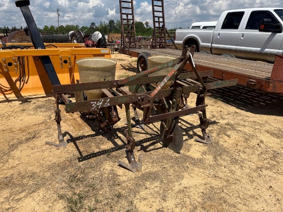 346 - 2 ROW JOHN DEERE 71 PLANTERS
