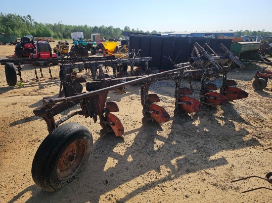 422 - INTERNATIONAL 5 - BOTTOM PLOW