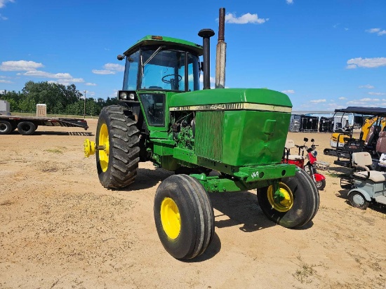 469 - JOHN DEERE 4640 2WD CAB TRACTOR