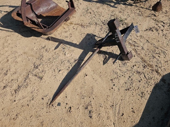 2253 - BUCKET MOUNTED HAY SPEAR