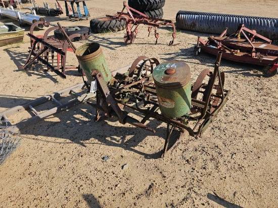 2266 - 2 - ROW JOHN DEERE 71 PLANTER