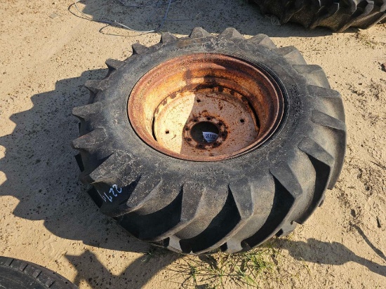 2277 - 14.9 - 26 TRACTOR TIRE & WHEEL