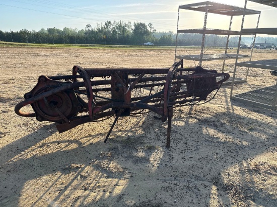 2303 - MASSEY FERGUSON HAY RAKE