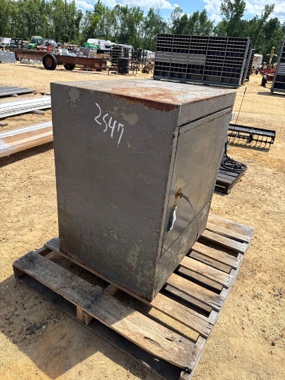 2547 - OLD SAFE WITH KEY