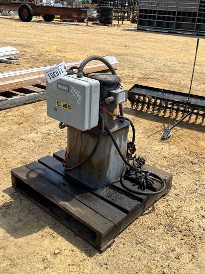 2548 - 220 V HYDRAULIC PUMP