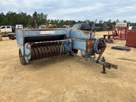 2596 - ABSOLUTE - FORD 532 HAY BALER