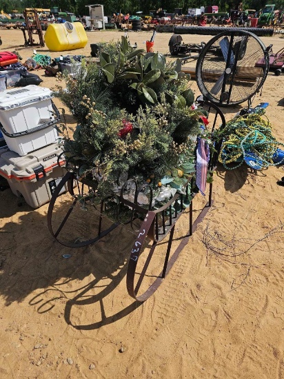 2637 - METAL SLEIGH AND FLOWERS