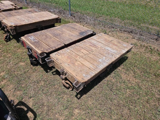 2835 - 2 - WOOD DOLLY'S
