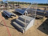 2289 - SET OF CONCRETE STEPS