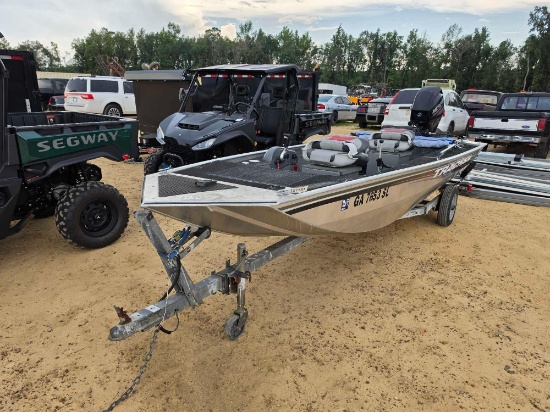 1180 - 2016 BASS TRACKER PAN FISH BOAT *
